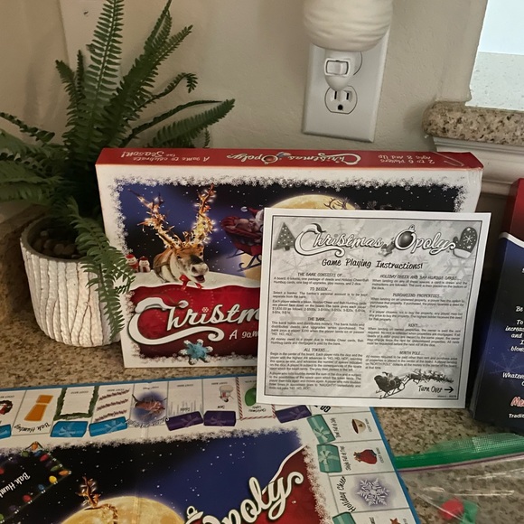 Christmas Opoly board game - Picture 2 of 9
